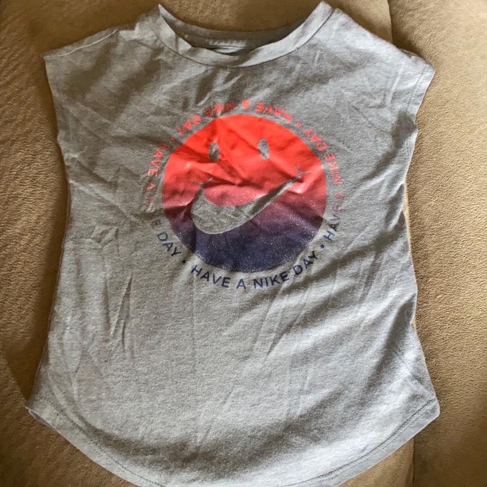 3t Nike top